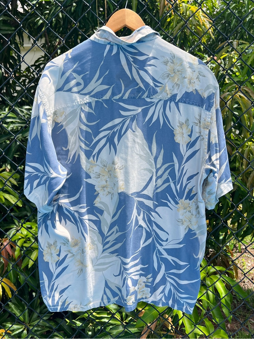 Paradise Coves Men's XL Blue Floral Camp Shirt Hawaiian 100% Silk Button Front - Picture 6 of 8